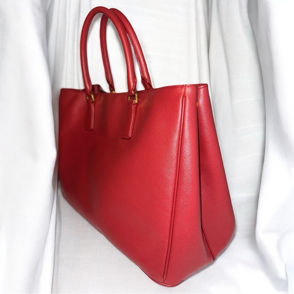 Prada Saffiano Lux Large Tote in Fuoco (Red) / Circa 2012 - Picture 5 of 11